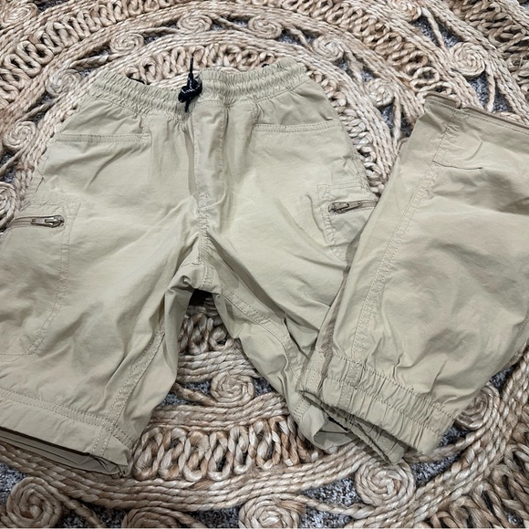 Eddie Bauer Beige Cargo Shorts
Great for fishing - Picture 2 of 3